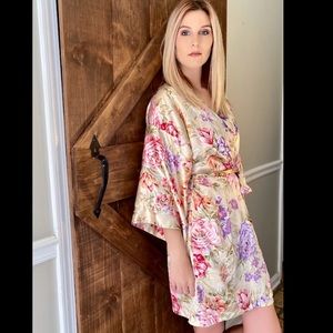 Vintage Expressions Floral Robe
